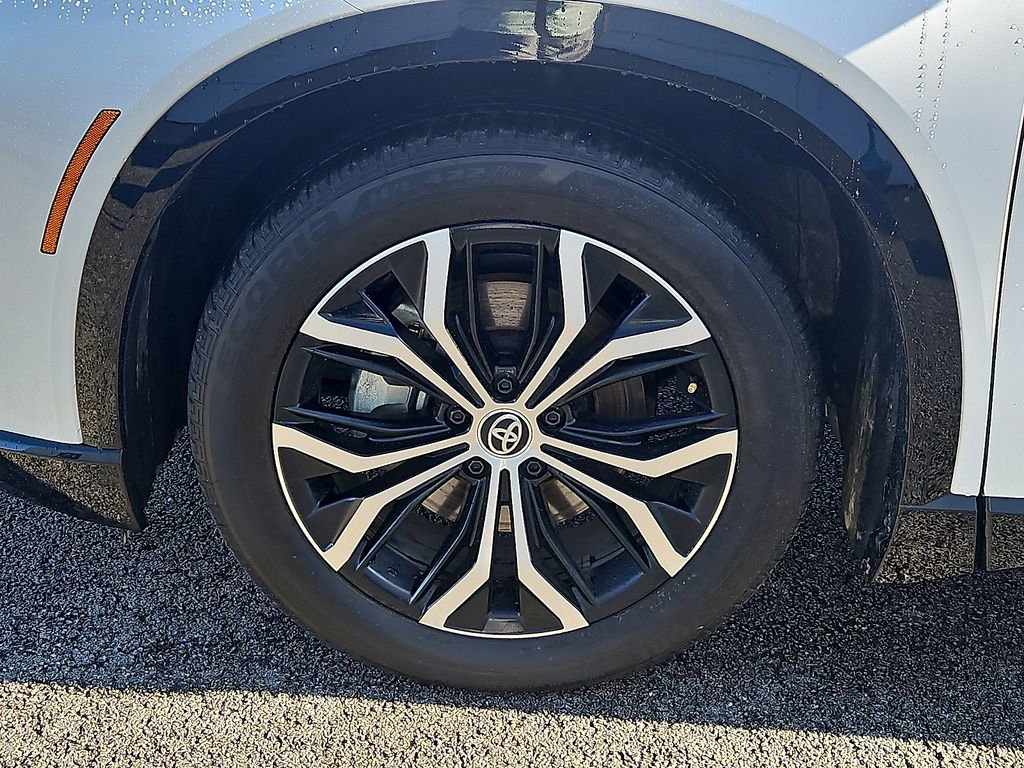 Used 2025 Toyota Crown Signia XLE image 13