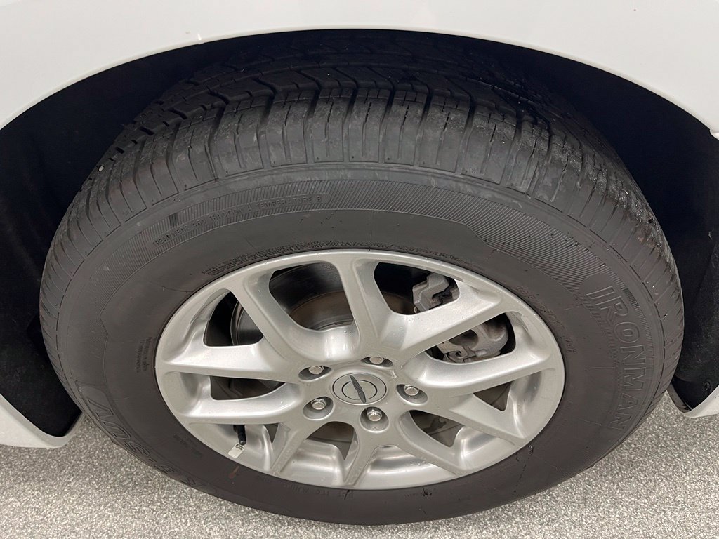 Used 2024 Chrysler Pacifica Touring-L FWD image 16