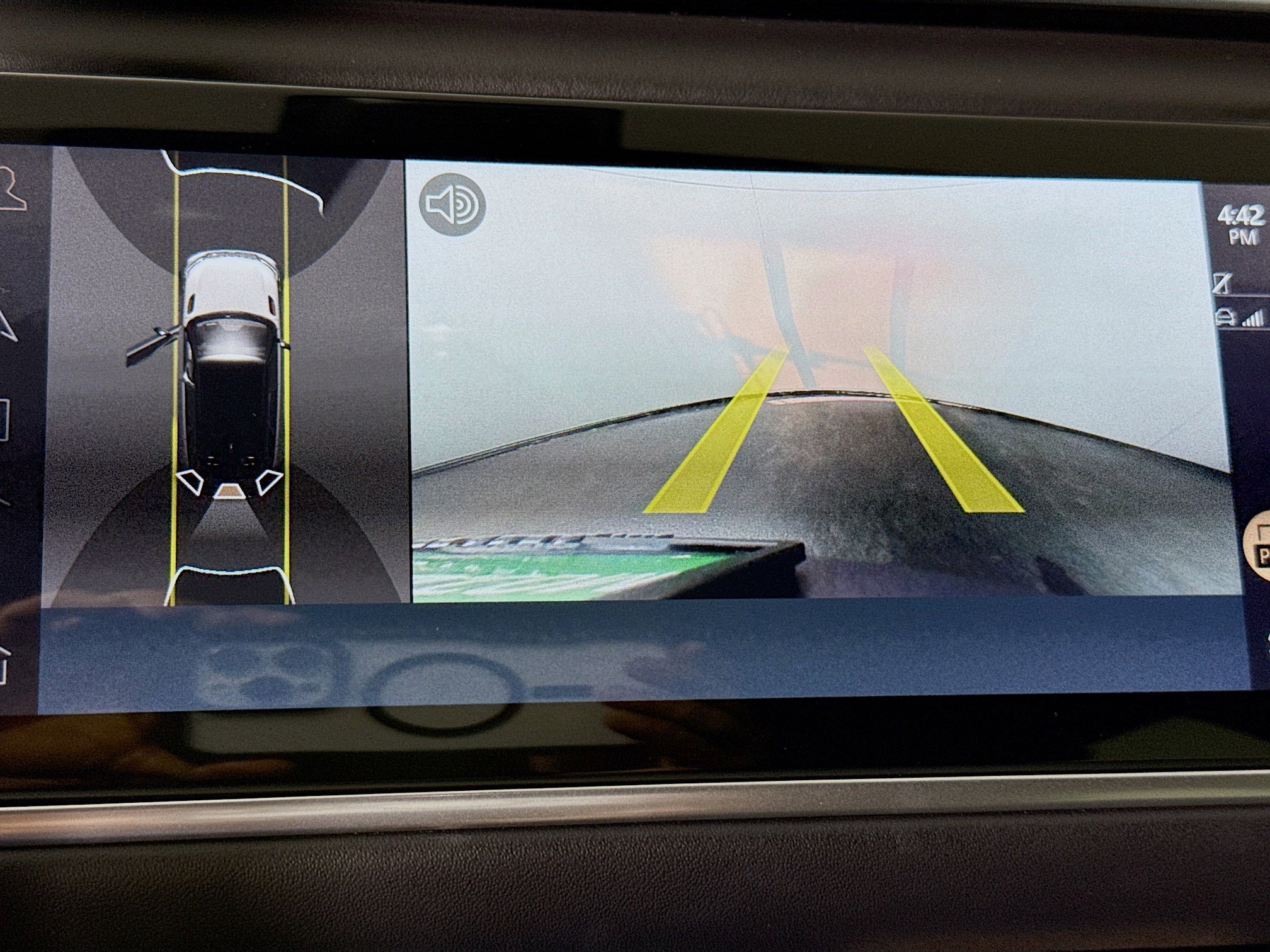 Used 2023 Land Rover Range Rover Velar R-Dynamic S image 19