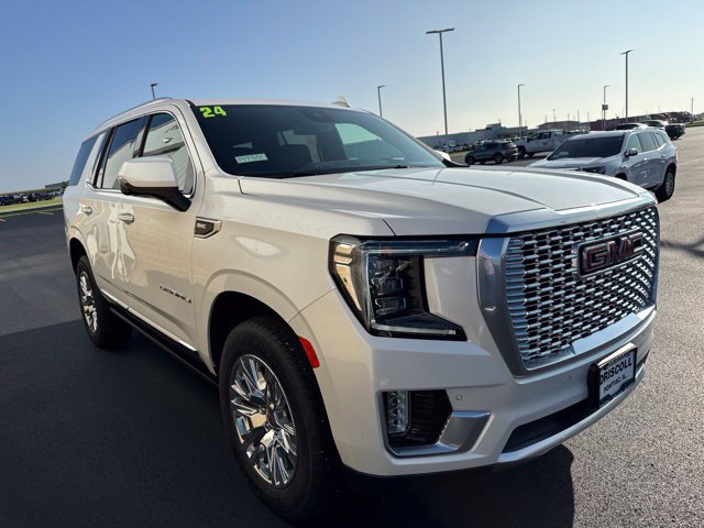 Used 2024 GMC Yukon Denali w/ LPO, Floor Liner Package AWD/4WD image 6