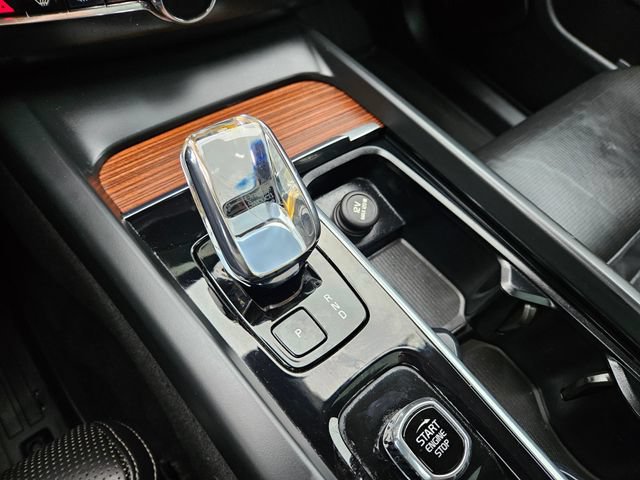 Certified 2023 Volvo XC60 B5 Ultimate w/ Protection Package Premier AWD/4WD image 25