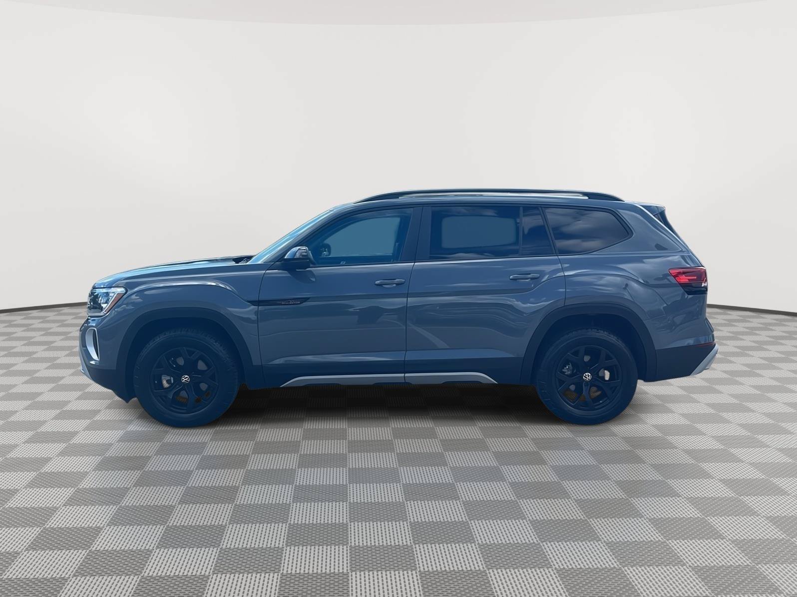 Used 2025 Volkswagen Atlas Peak Edition SE AWD/4WD image 8