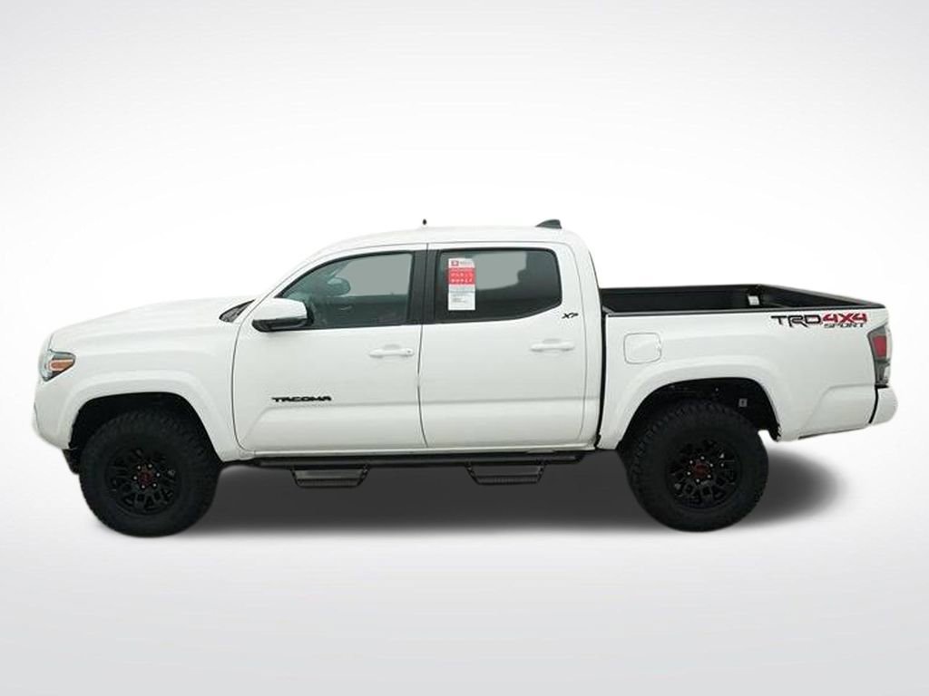 Used 2022 Toyota Tacoma TRD Sport w/ Technology Package AWD/4WD image 4
