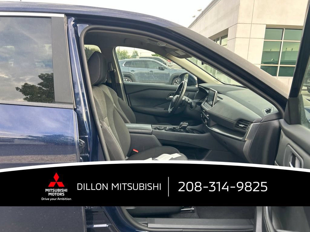 Used 2025 Nissan Rogue SV AWD/4WD image 13