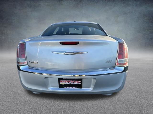 Used 2011 Chrysler 300 Limited RWD image 4