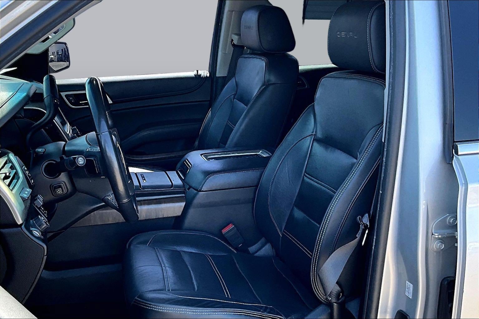 Used 2018 GMC Yukon XL Denali w/ Open Road Package RWD image 25