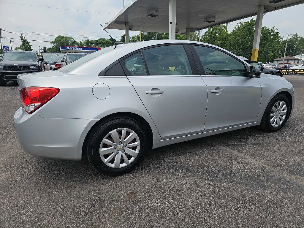 Used 2011 Chevrolet Cruze LS image 19
