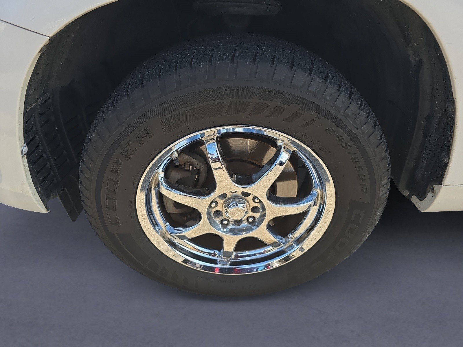 Used 2010 Toyota Highlander SE image 29