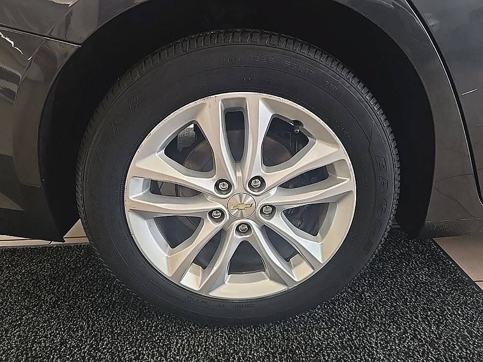Used 2017 Chevrolet Malibu LT FWD image 36