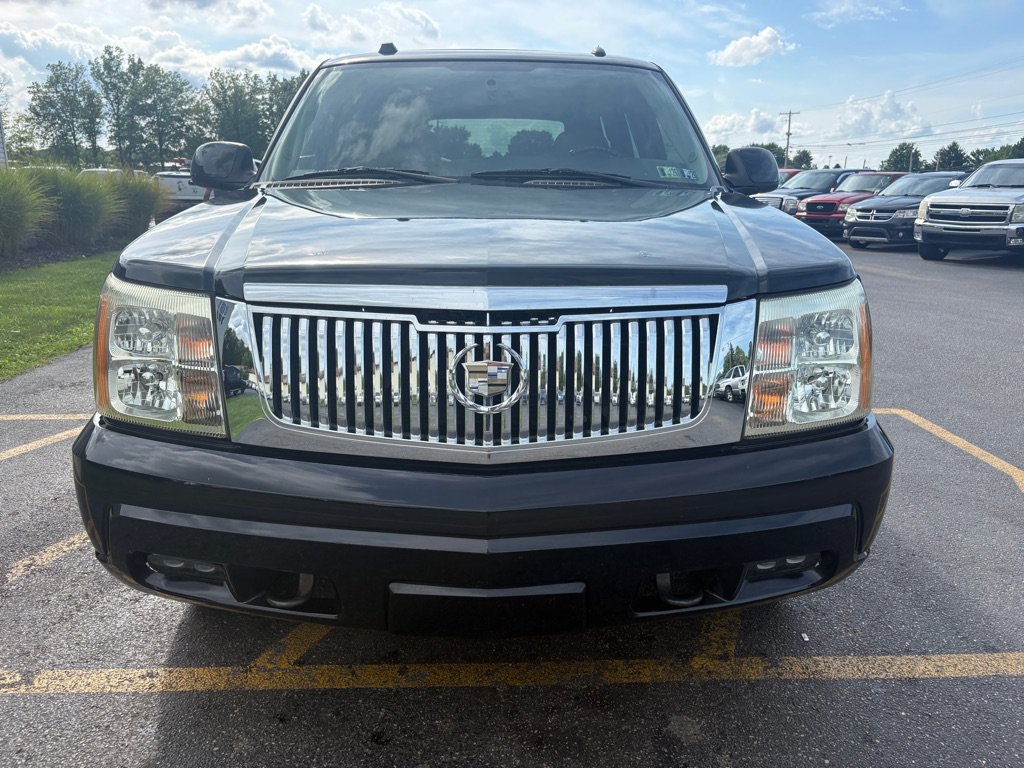 Used 2005 Cadillac Escalade AWD image 3