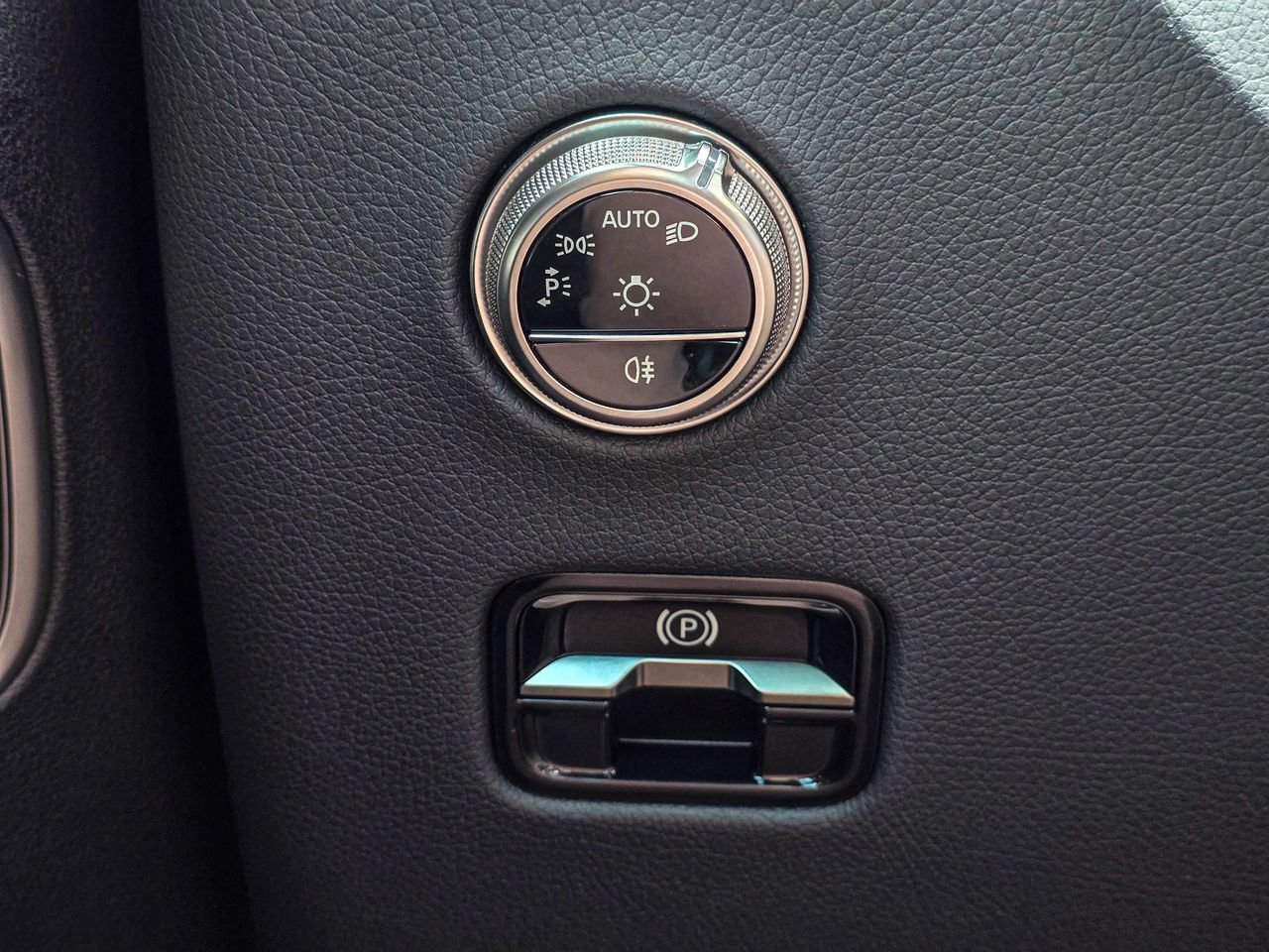 Used 2026 Mercedes-Benz GLC 300 4MATIC image 29