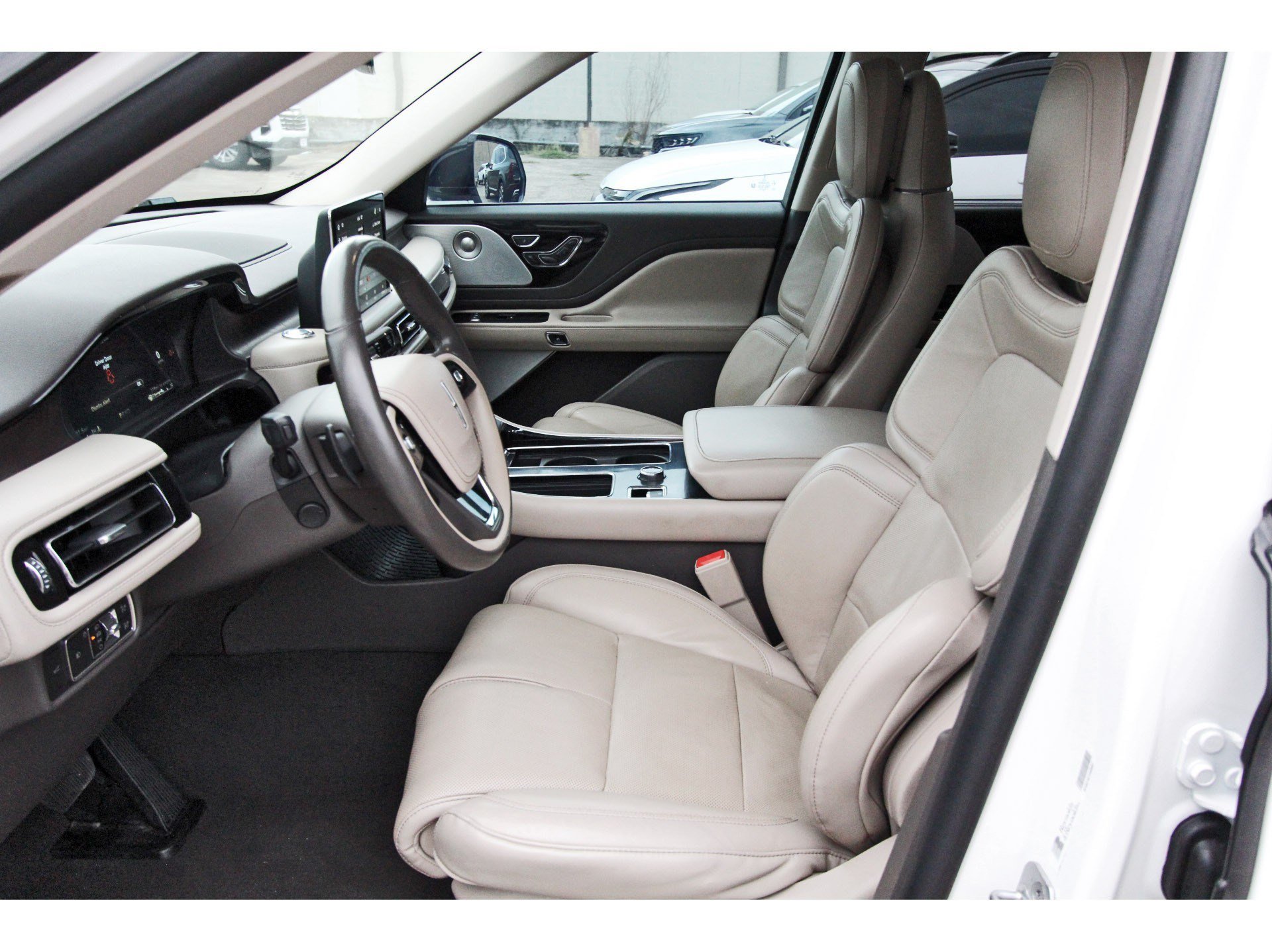 Used 2022 Lincoln Aviator Reserve w/ Equipment Group 201A RWD image 9
