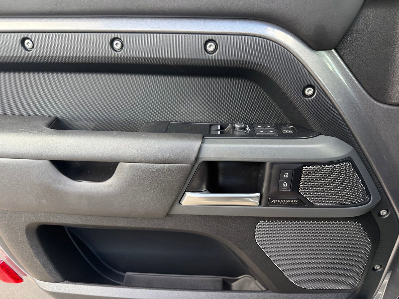 Used 2023 Land Rover Defender 90 X image 22