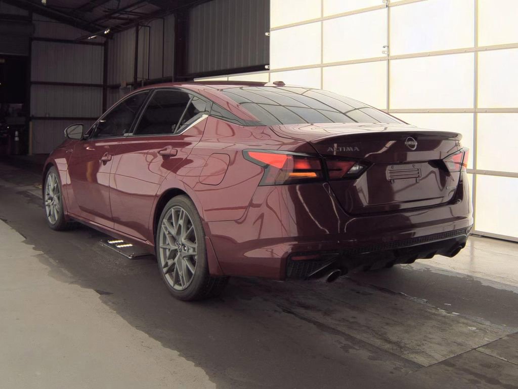 Used 2024 Nissan Altima 2.0 SR FWD image 4