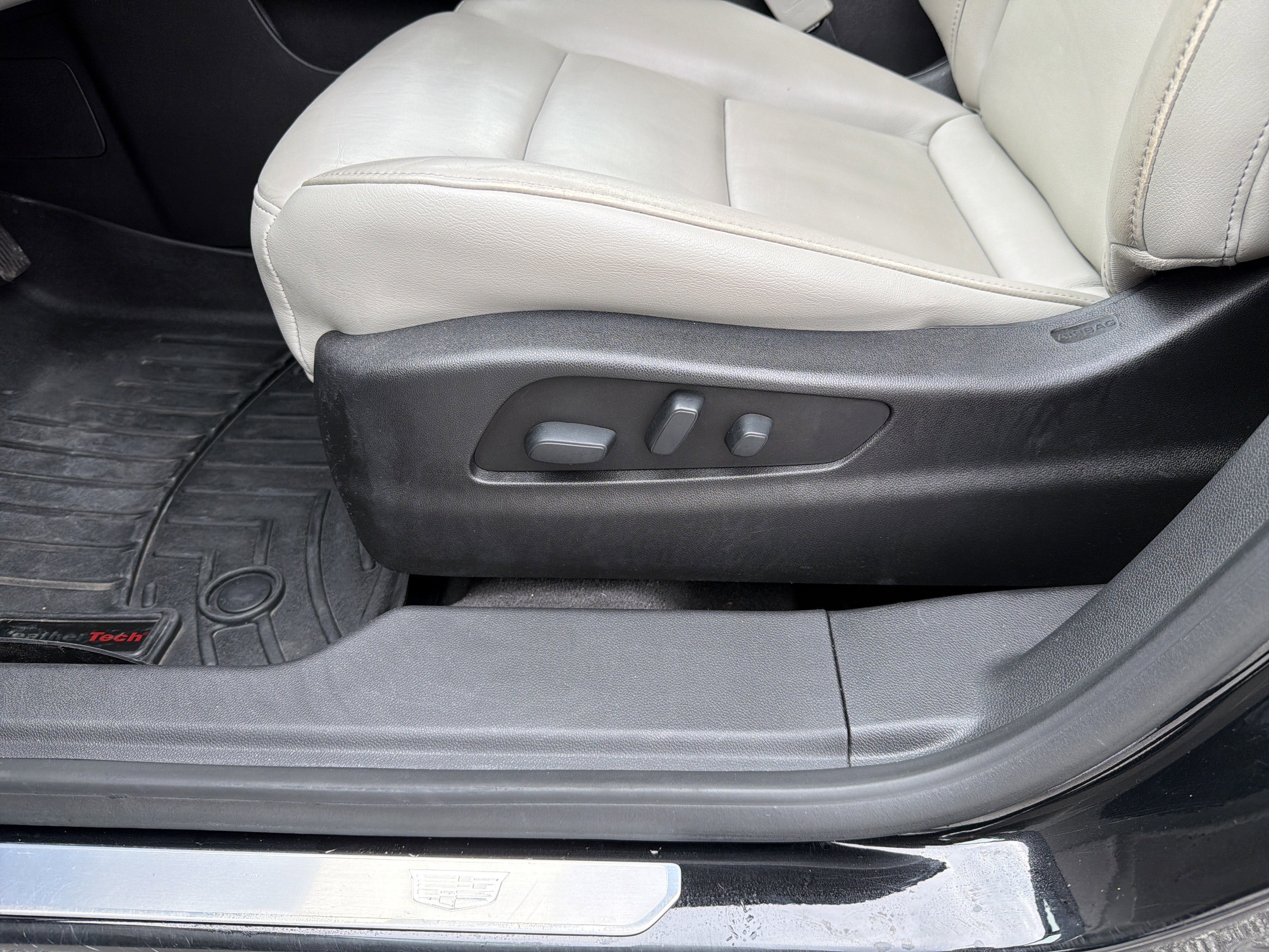 Used 2019 Cadillac XT4 Premium Luxury w/ Cold Weather Package image 11