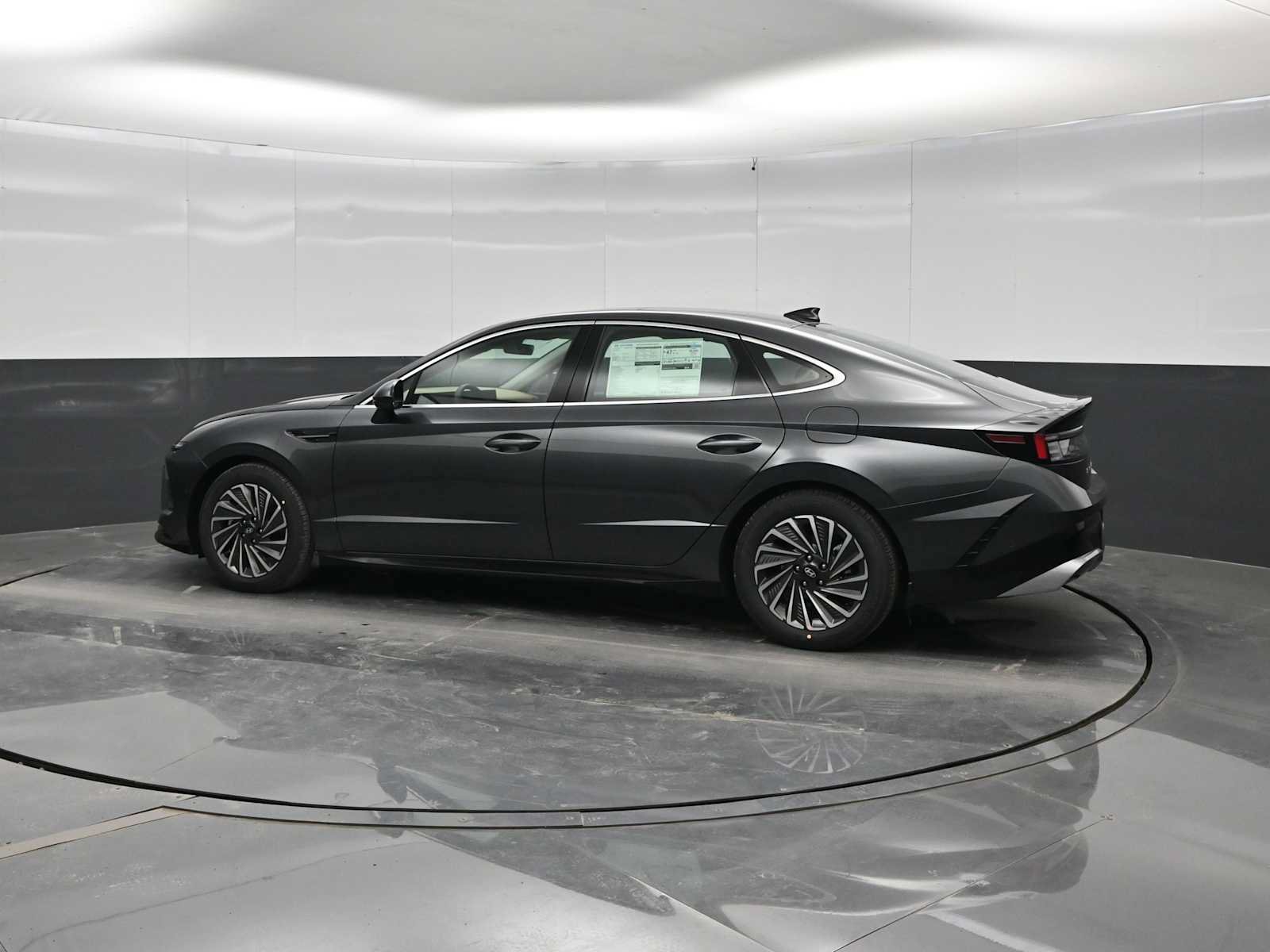 New 2026 Hyundai Sonata Limited FWD image 5