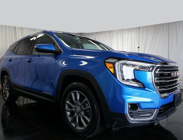 Used 2024 GMC Terrain SLT image 2