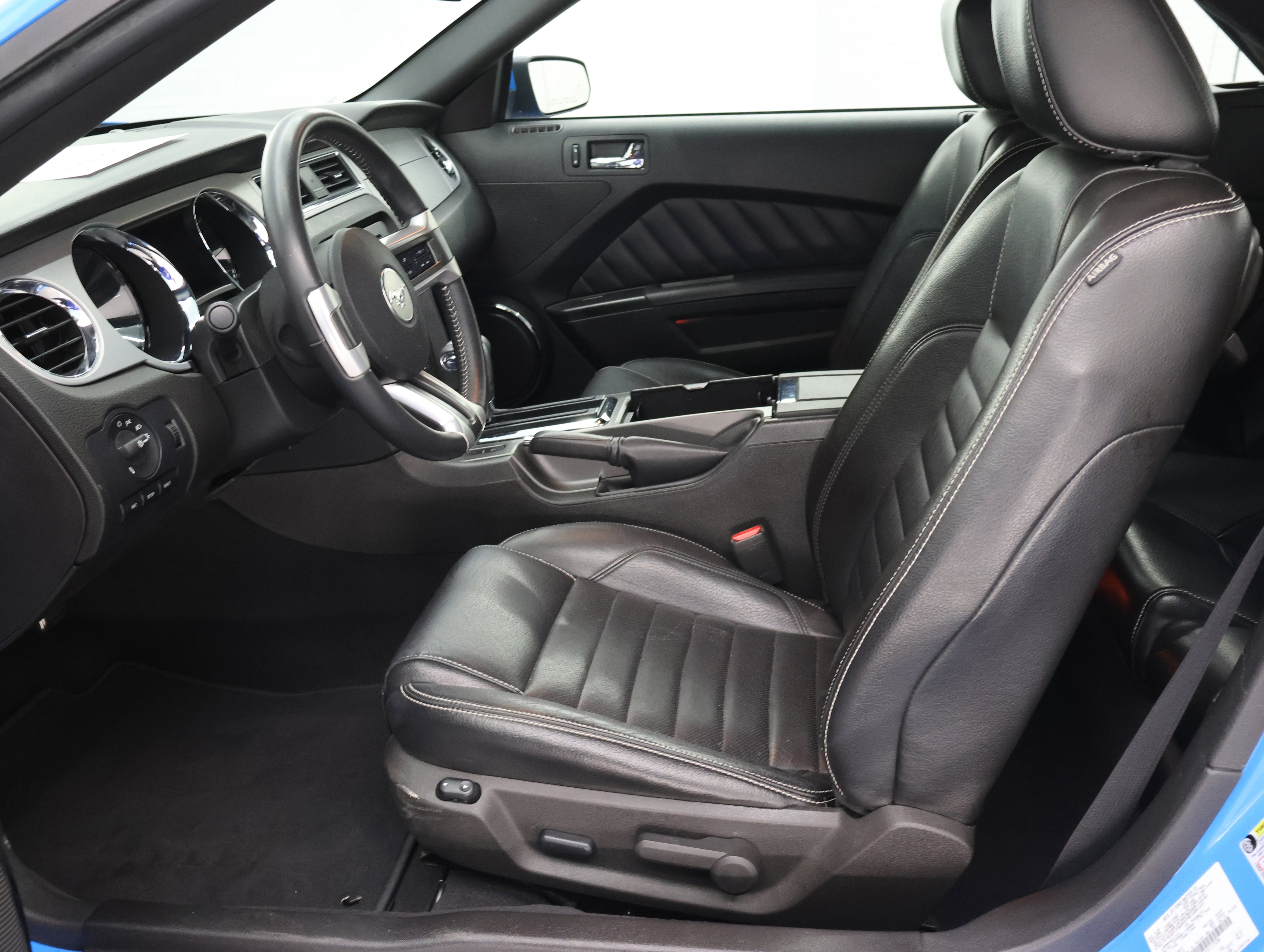 Used 2010 Ford Mustang GT Premium RWD image 8