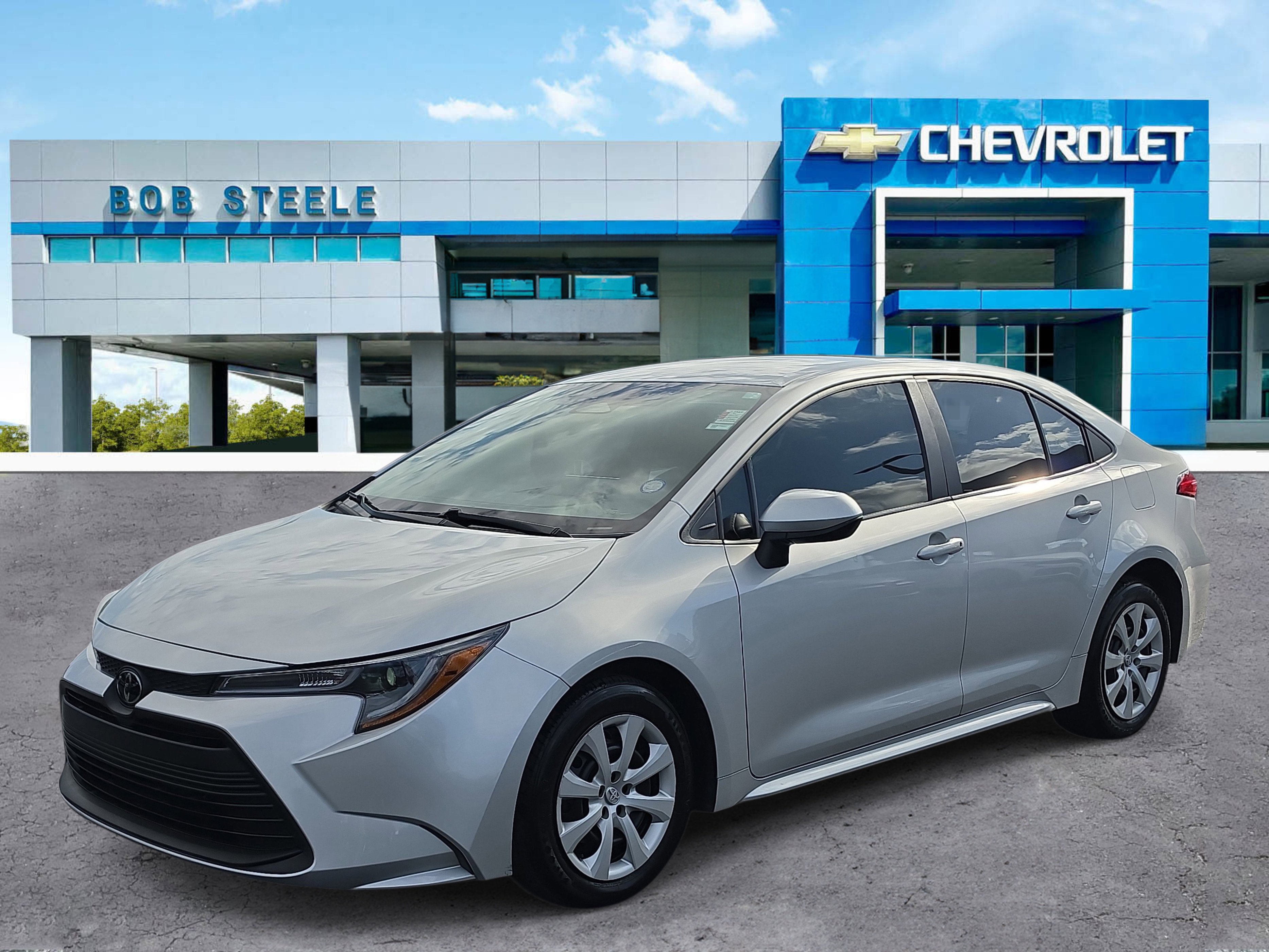 Used 2024 Toyota Corolla LE FWD image 2