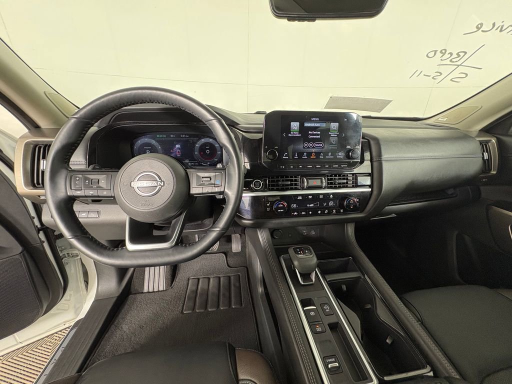 Used 2024 Nissan Pathfinder Platinum FWD image 7