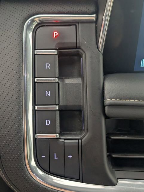 Used 2024 Chevrolet Tahoe Premier AWD/4WD image 23