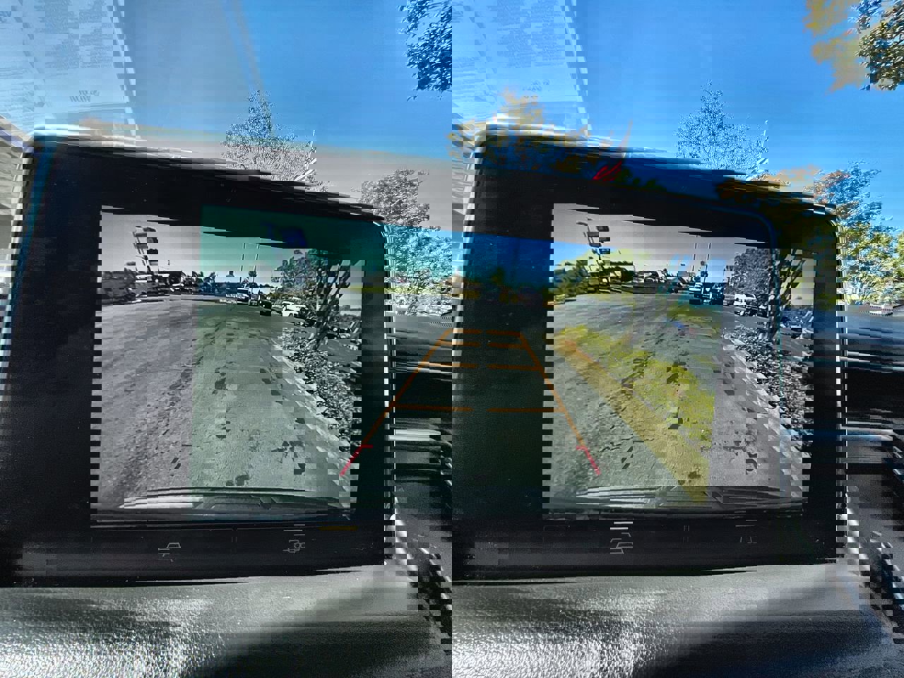 Used 2022 Chevrolet Suburban LT image 15