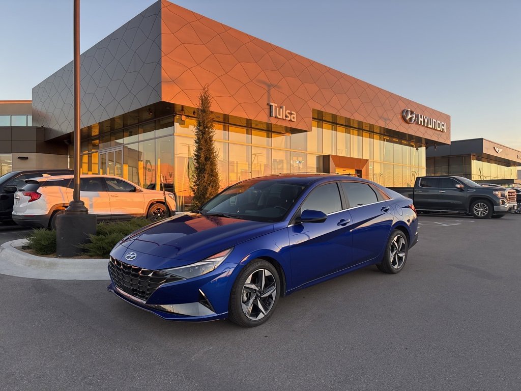 Certified 2023 Hyundai Elantra Limited w/ Preferred Accessory Package