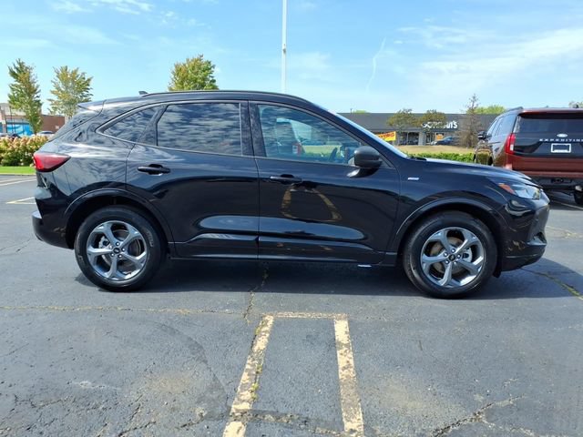 Used 2023 Ford Escape ST-Line w/ Tech Pack #1 AWD/4WD image 9