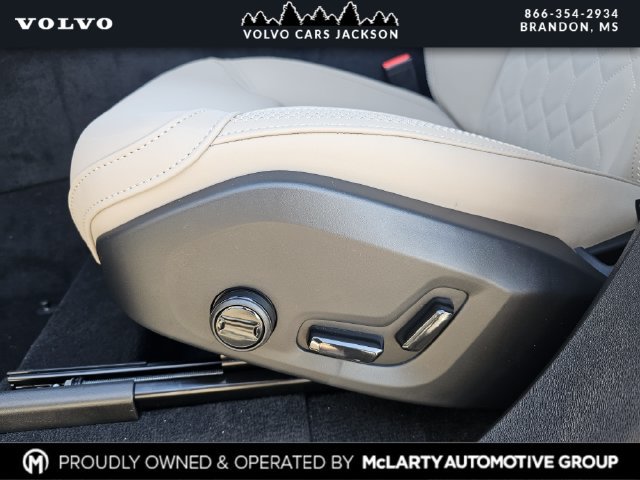 New 2026 Volvo XC90 B6 Plus w/ Protection Package Premier AWD/4WD image 11