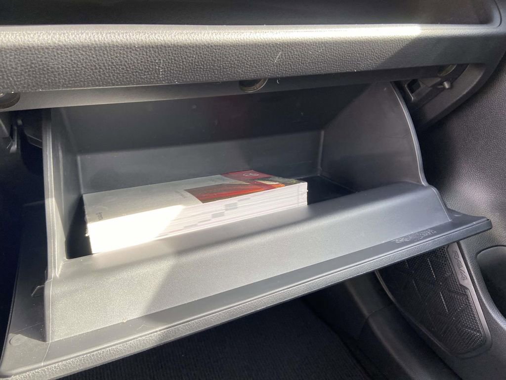 Used 2022 Toyota RAV4 LE image 29