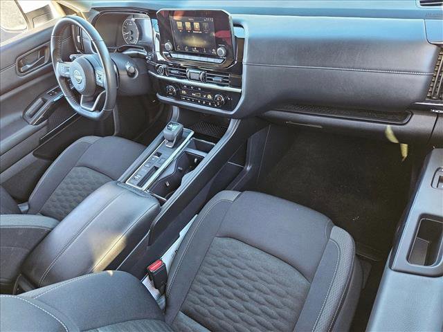 Used 2024 Nissan Pathfinder SV image 21