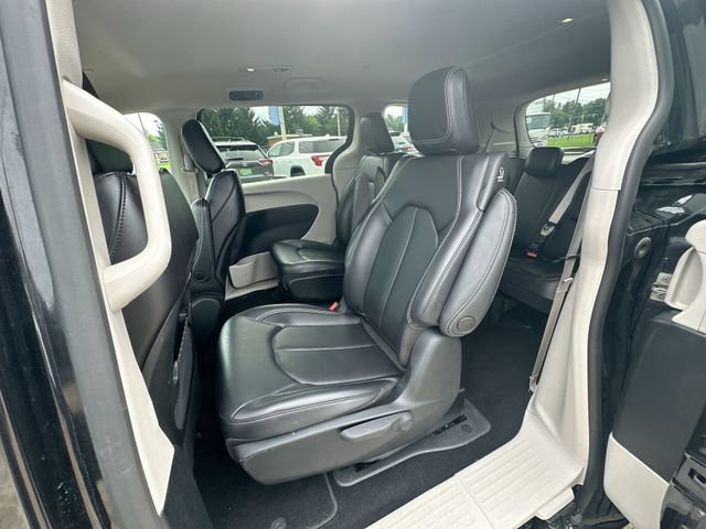 Used 2023 Chrysler Pacifica Touring-L FWD image 28