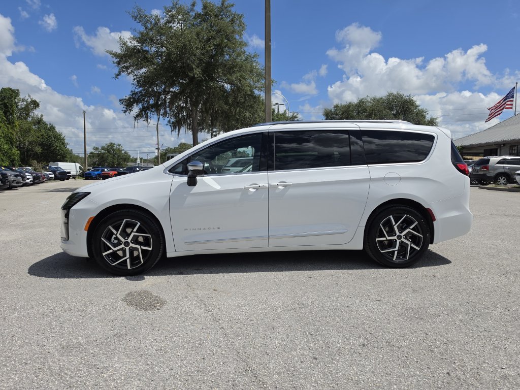 New 2027 Chrysler Pacifica Pinnacle w/ Theater Group FWD image 6