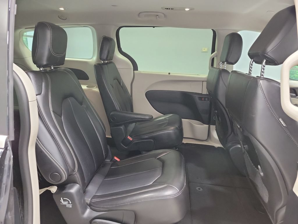 Certified 2023 Chrysler Pacifica Touring-L FWD image 18