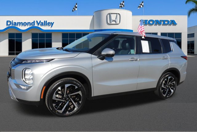 Used 2024 Mitsubishi Outlander SE image 3