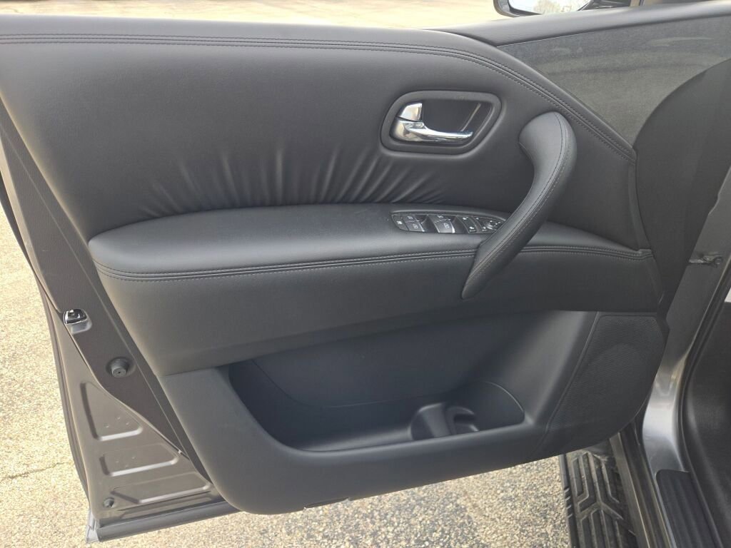 Used 2024 Nissan Armada SV image 22