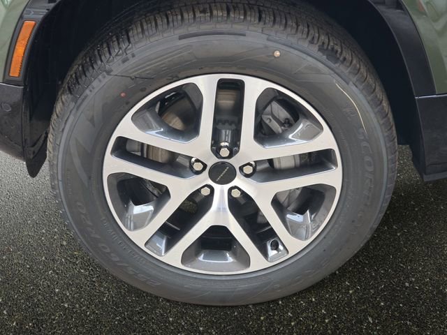 New 2026 Land Rover Defender 130 X-Dynamic SE image 19