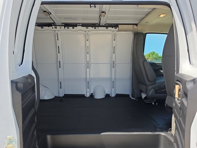 New 2026 Chevrolet Express 3500 RWD image 6