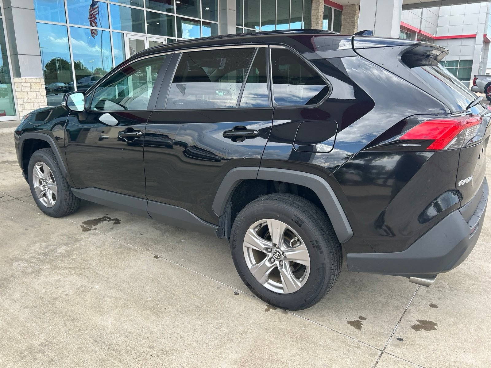 Used 2025 Toyota RAV4 XLE FWD image 13