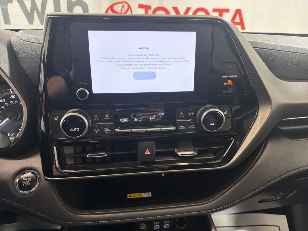 Used 2023 Toyota Highlander XLE image 30