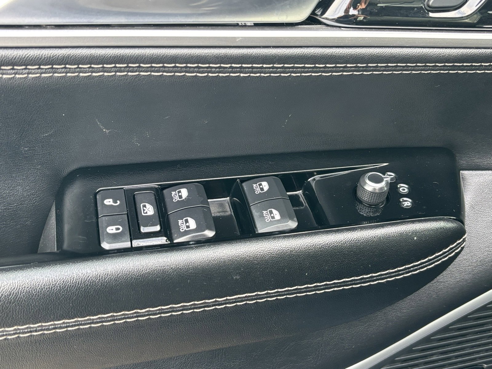 Used 2024 Jeep Wagoneer Series II w/ Flexible Seating Group image 16