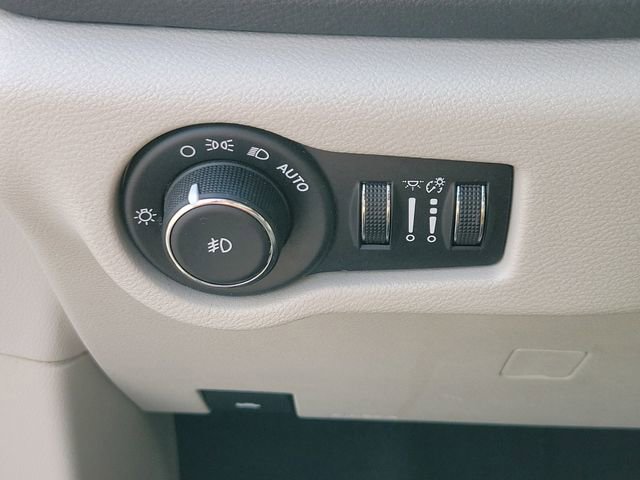 Used 2017 Chrysler Pacifica Limited FWD image 23