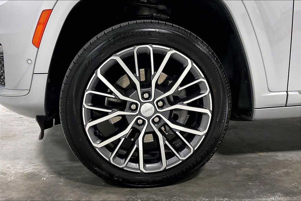 Used 2022 Jeep Grand Cherokee L Summit image 11