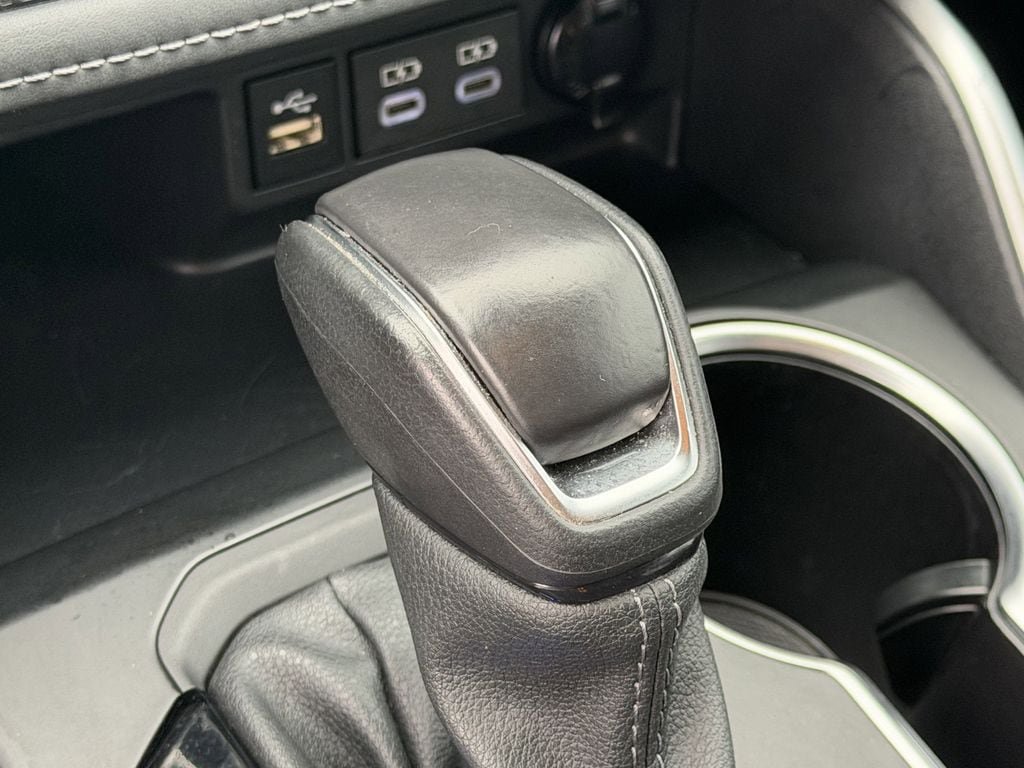 Used 2024 Toyota Highlander LE FWD image 21