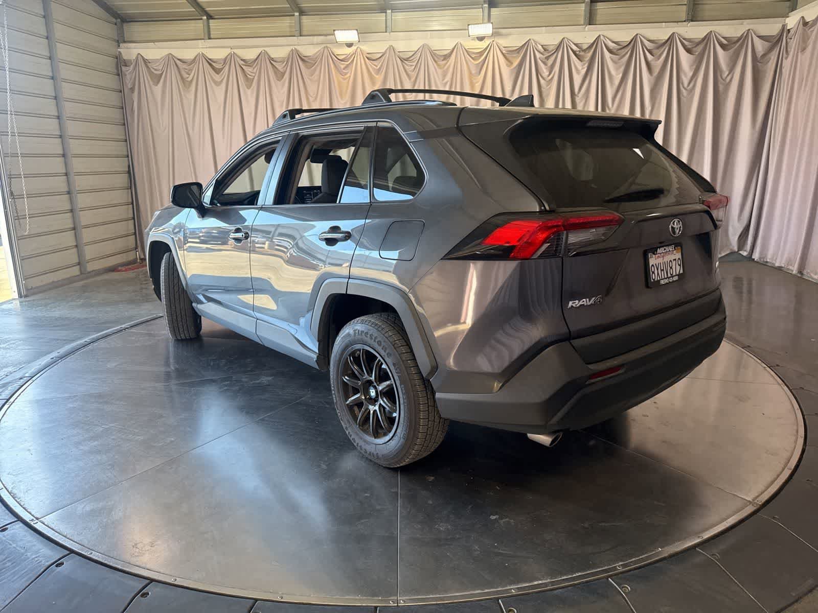 Used 2021 Toyota RAV4 LE AWD/4WD image 5