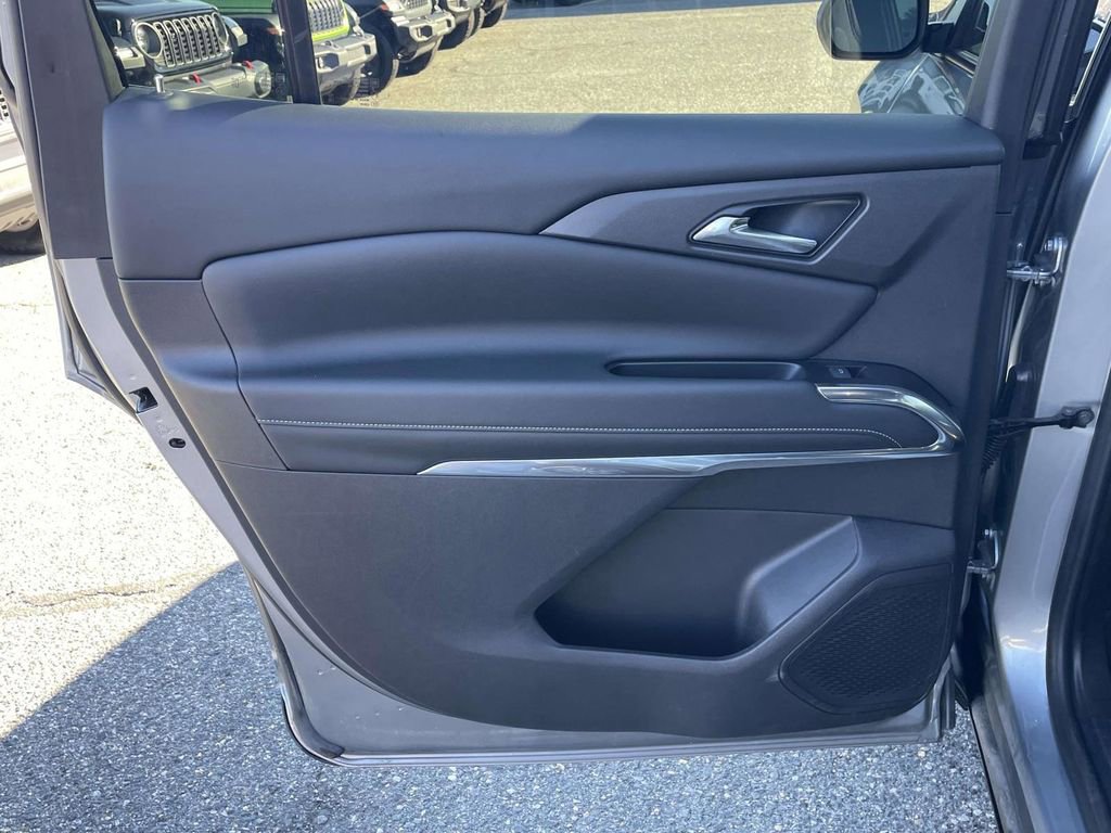 Used 2024 Chevrolet Traverse LT image 20