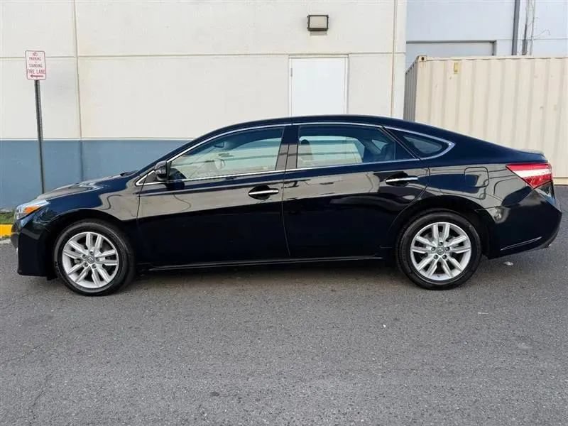 Used 2013 Toyota Avalon XLE Touring FWD image 7