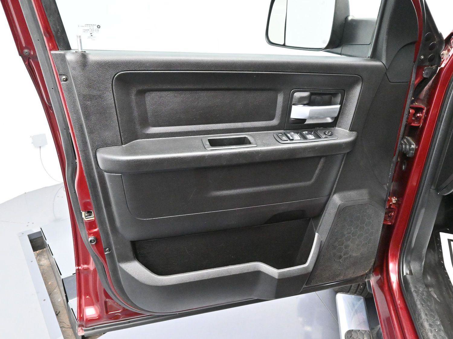 Used 2019 RAM 3500 Tradesman w/ Chrome Appearance Group image 9