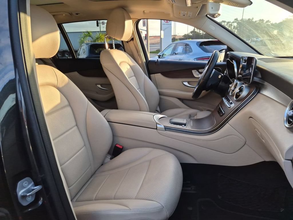 Used 2020 Mercedes-Benz GLC 300 image 29