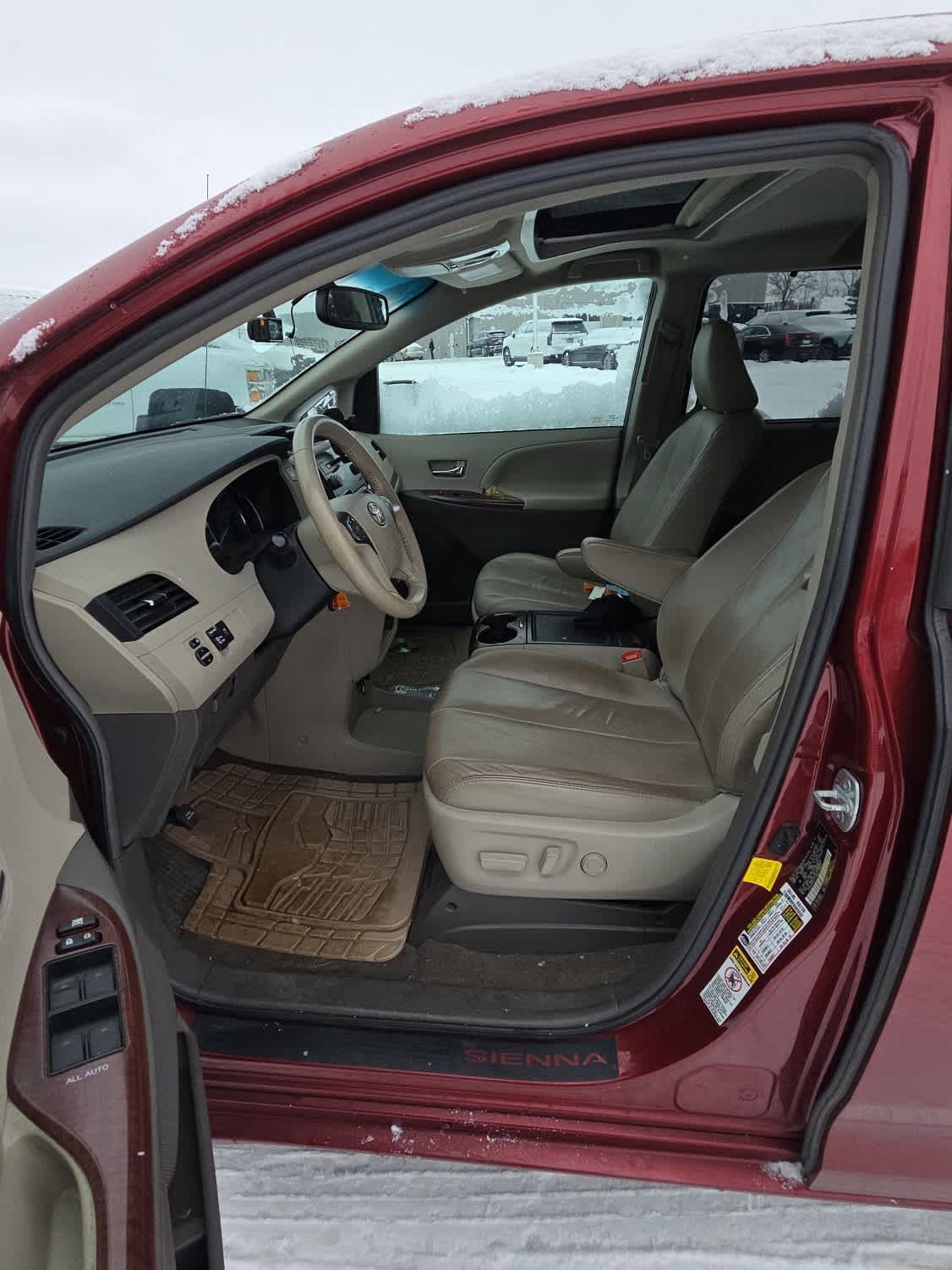 Used 2012 Toyota Sienna XLE image 5